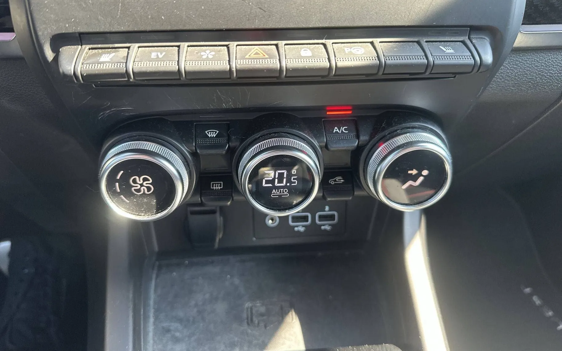 Notranja slika - Renault Megane Conquest - 1.6 E-Tech RS Line Avt. - 18