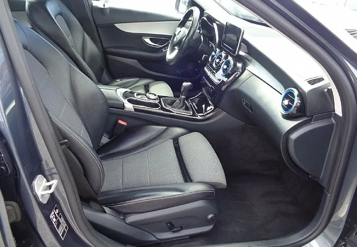 Zunanja slika - Mercedes-Benz C-Razred - 200d - LED ŽAROMETI - NAVI - PARK SENZORJI - 7