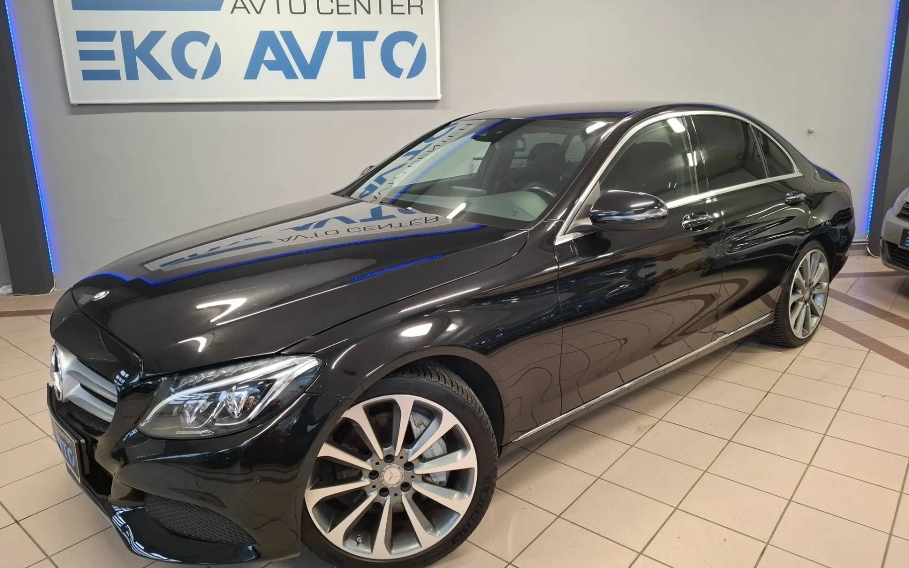 Zunanja slika - Mercedes-Benz C-Razred - C 350 e EXCLUSIVE-SLO-1LASTNIK-KOT NOV - 1
