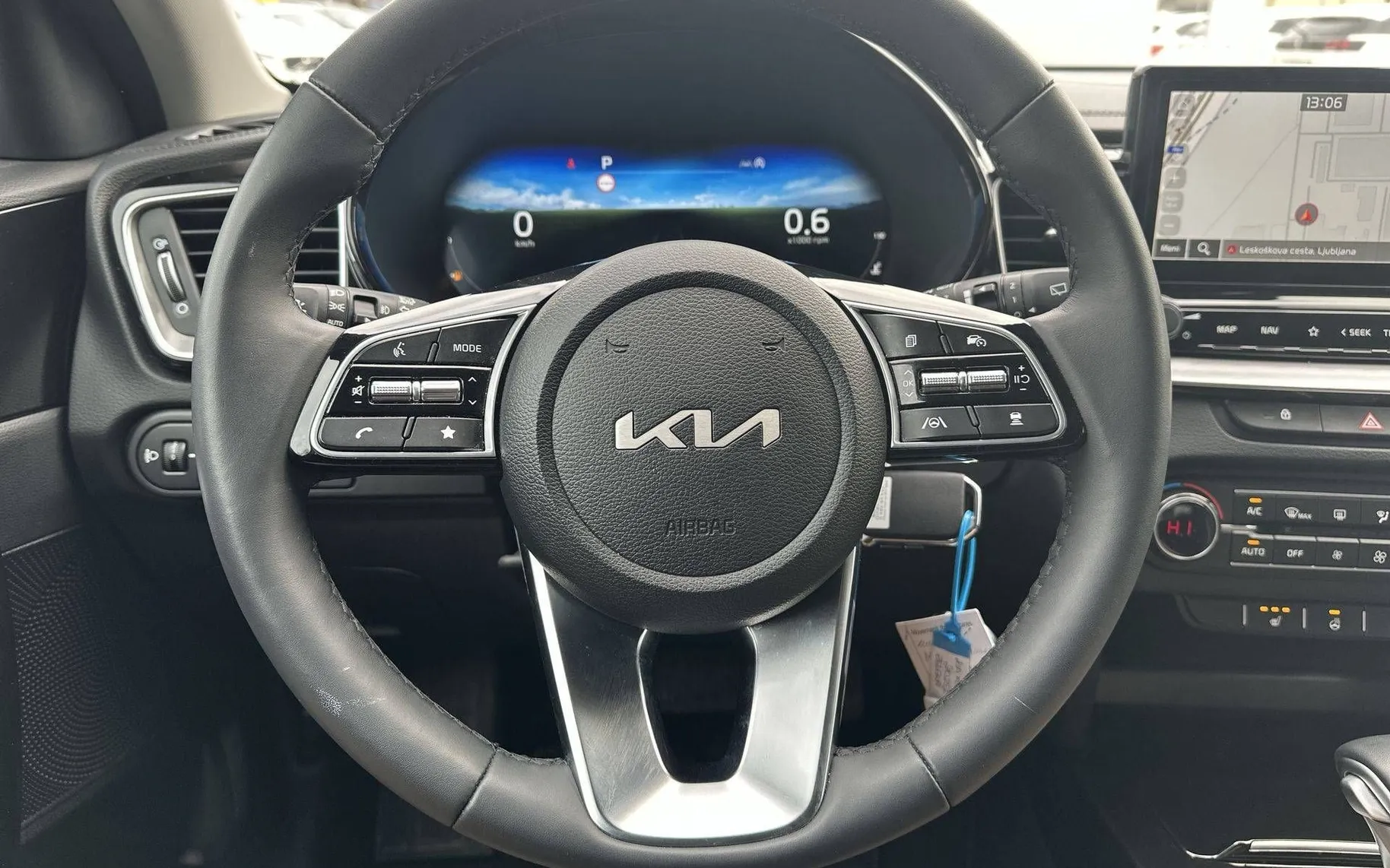 Notranja slika - KIA XCeed - 1.5 T-GDi EX WAY 7DCT - 14