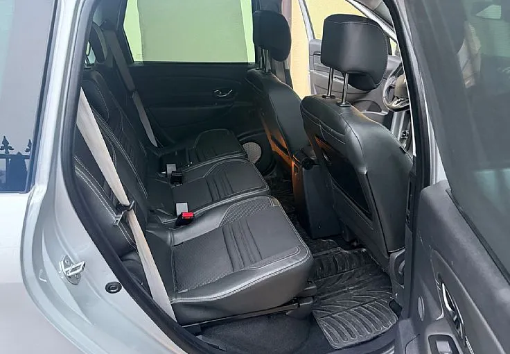 Zunanja slika - Renault Scénic - Grand Scenic dCi 130 Energy Bose Navi Alcantara TOP STANJE - 9