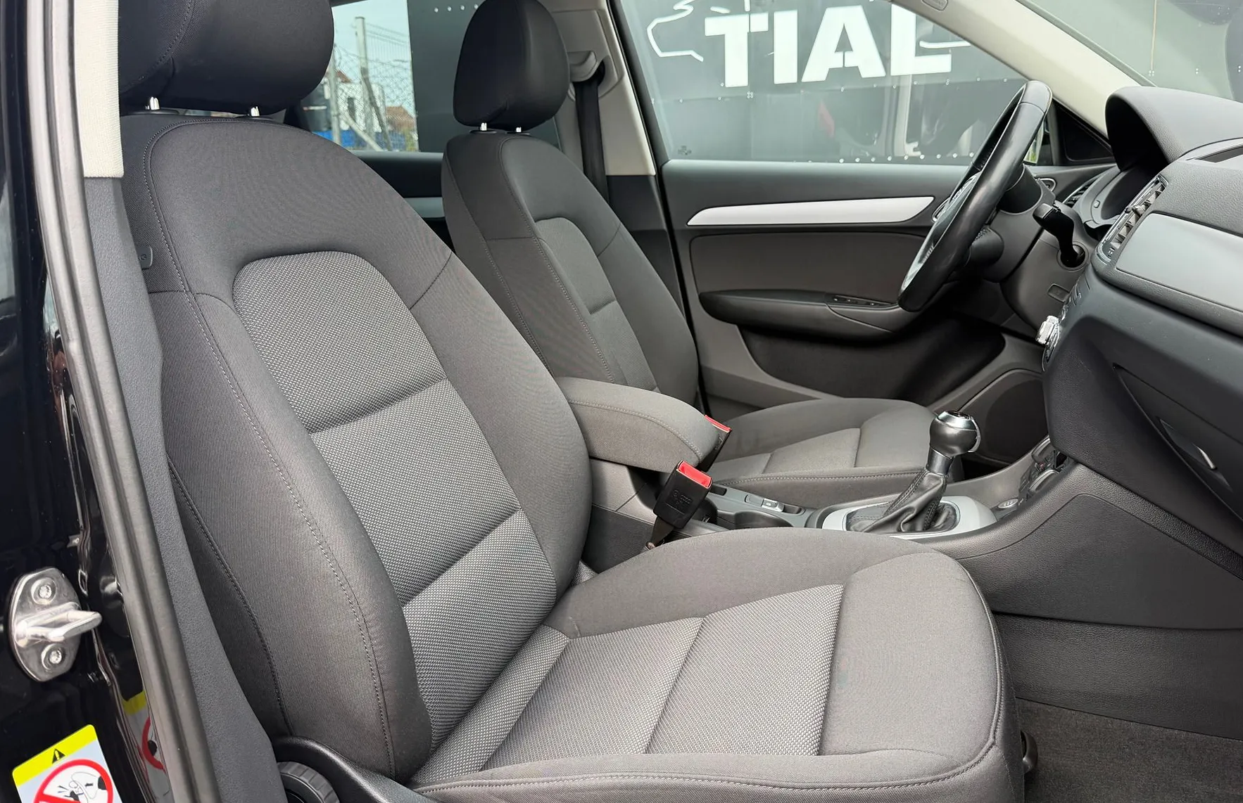 Zunanja slika - Audi Q3 - 2.0 TDI S-TRONIC-NAVIGACIJA-TEMPOMAT-LED-PDC-ALU - 12