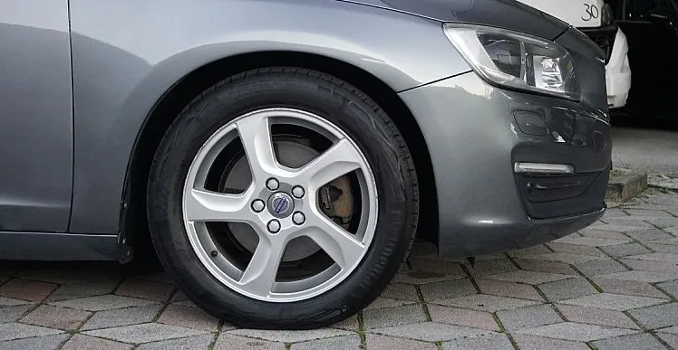 Zunanja slika - Volvo S60 - D3 A Momentum+ Xenon +Memory+ Alu 17 +Navi - 16
