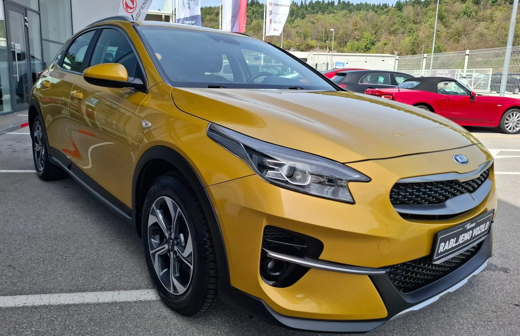 Zunanja slika - KIA XCeed - 1.0 T-GDi - SLOVENSKI - POTRJENA SERVISNA KNJIGA - 4
