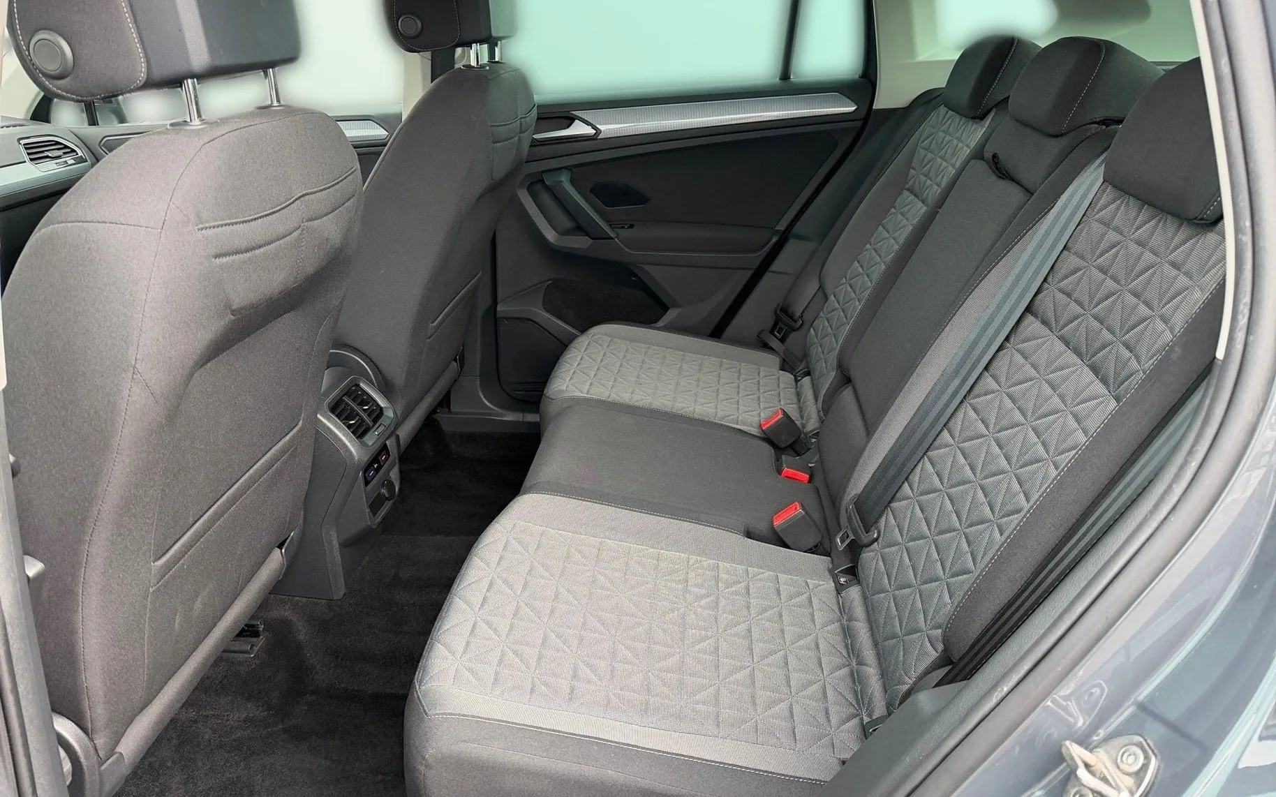 Notranja slika - Volkswagen Tiguan - 1.4 TSI eHybrid Life DSG-LED-ACC-Mrtvi kot-Virtual - 11