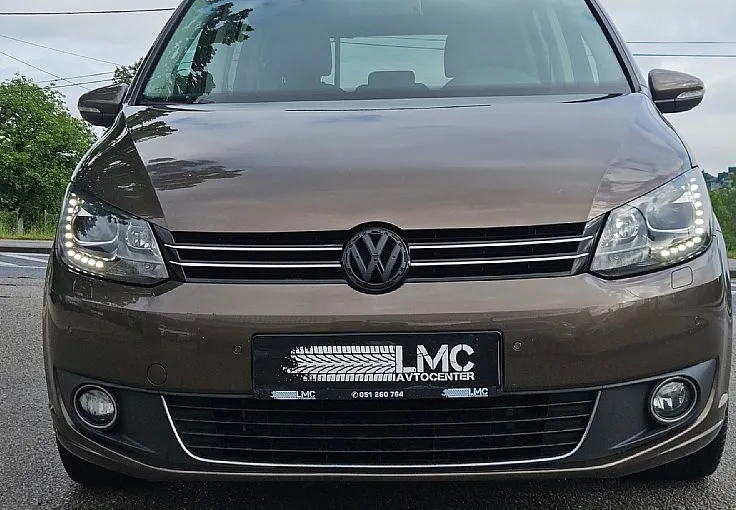 Zunanja slika - Volkswagen Touran - °HIGHLINE°  2.0 TDI 150ks  °XENON° °PANORAMA° - 2