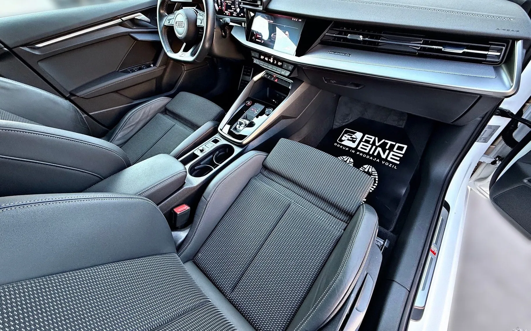 Notranja slika - Audi S3 - LIMUZINA•QUATTRO•TFSI•S TRONIC•MATIX•VIRTUAL•LED - 9