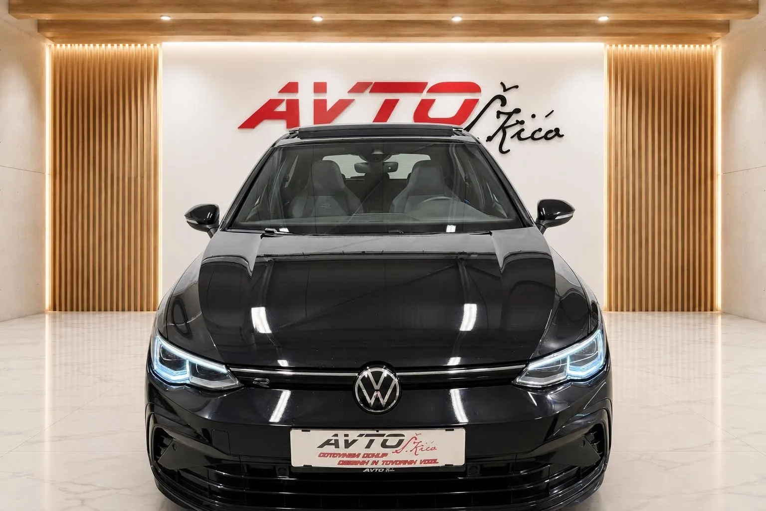 Notranja slika - Volkswagen Golf - 2.0 TDI-R-LINE-PANORAMA-IQ-VIRTUAL-ACC-NAVI-DSG - 7