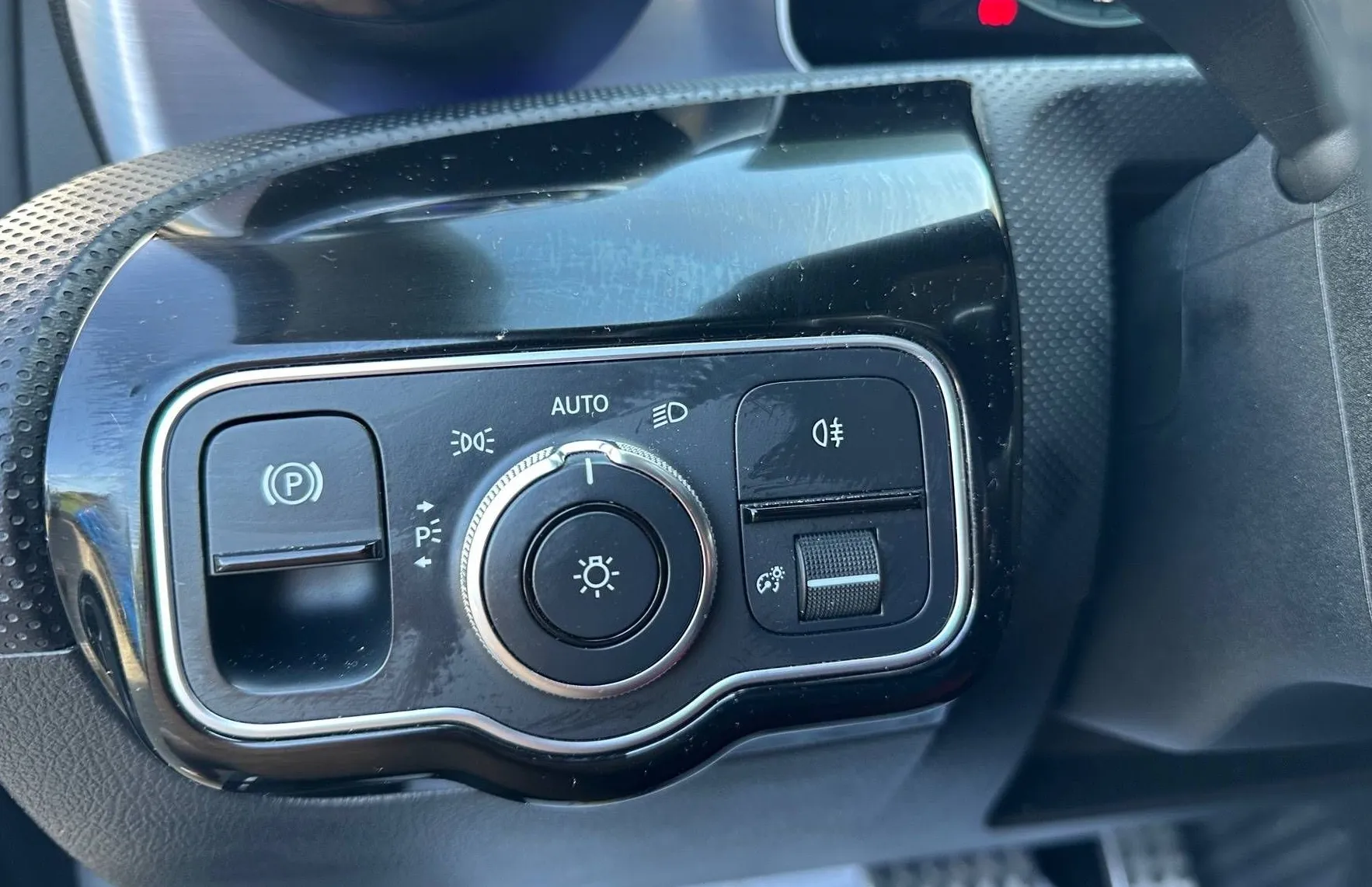 Zunanja slika - Mercedes-Benz A-Razred - A220 4MATIC AMG LINE FUL LED NAVI ACC KAMERA USNJE - 18