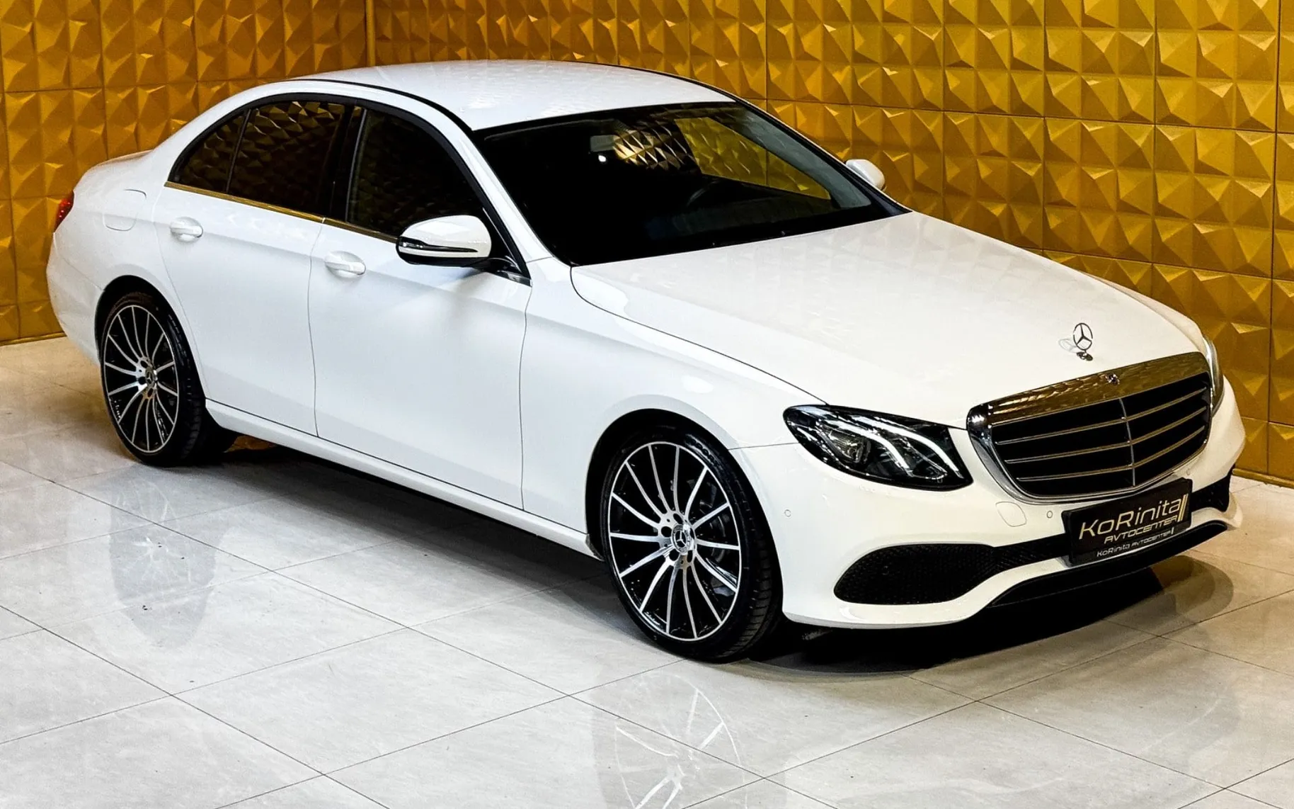 Zunanja slika - Mercedes-Benz E-Razred - E200d AUT. KLJUKA-KAMERA-GRETJE-NAVI-TEMP... - 2