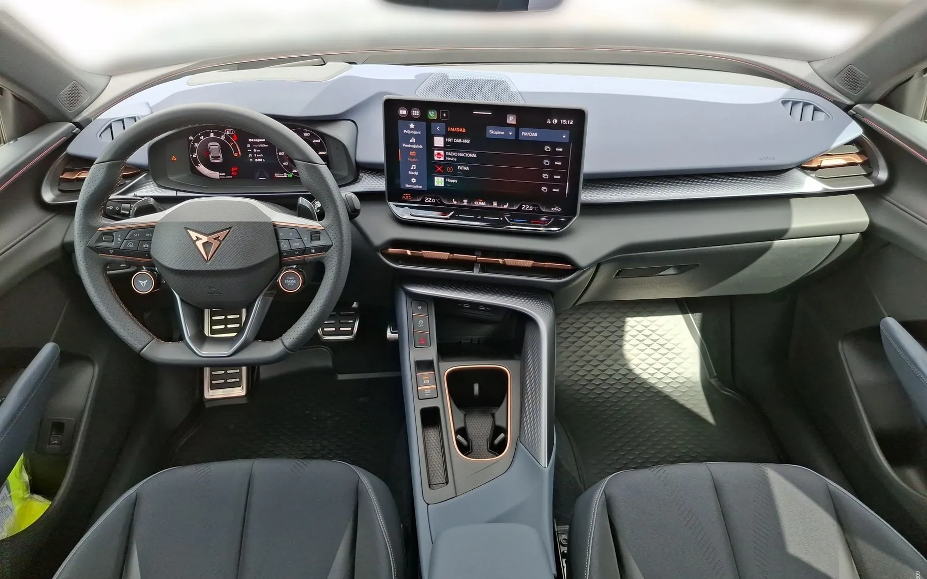Notranja slika - Cupra Terramar - 1.5 eTSI 110 kW blagi hibrid DSG - 10