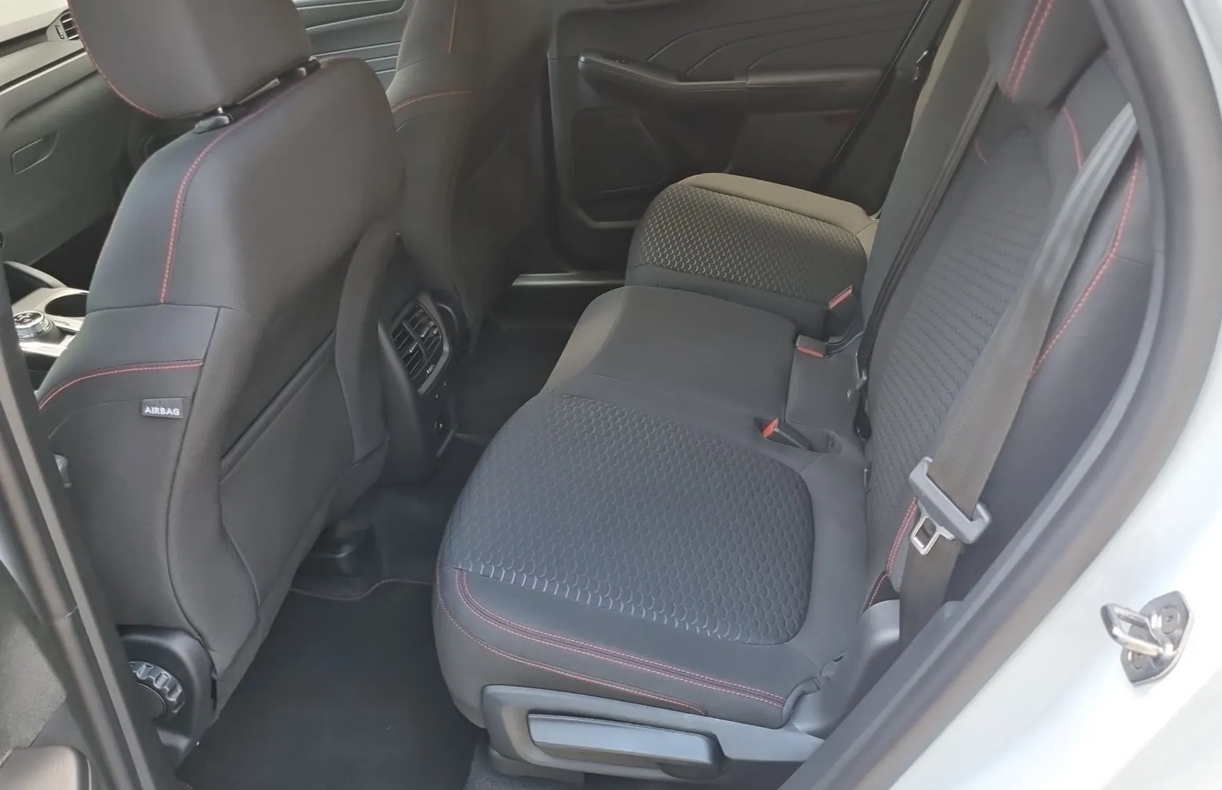 Zunanja slika - Ford Kuga - ST-LINE 1.5 EcoBoost 186KM A8 - 14