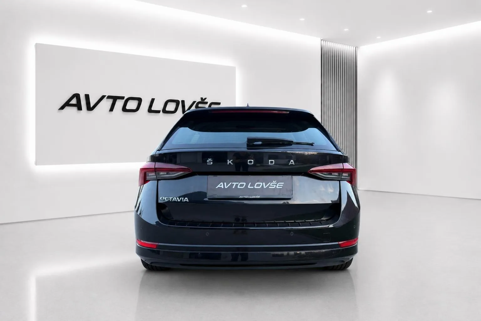Notranja slika - Škoda Octavia - Combi 2.0 TDI Sport LineDSG-1 LASTNICA-VIRTUAL-LED - 7