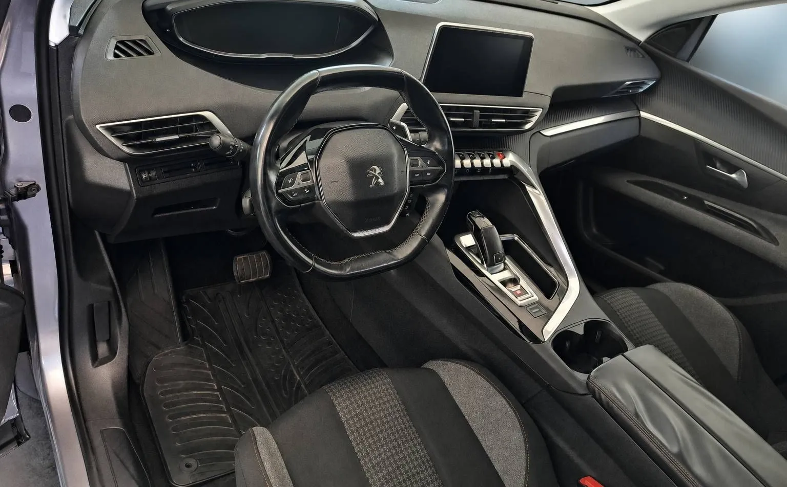 Notranja slika - Peugeot 5008 - 1.6 BlueHDI Avt.-1 LASTNIK-M 2018-7 SEDEŽEV - 8
