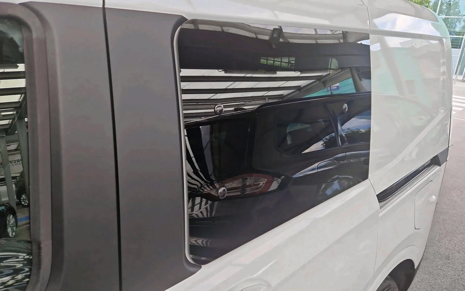 Zunanja slika - Ford Transit Courier - KOMBI VAN TREND 1.0EcoBoost 100KM-RADAR-BLIS-PREČ - 10