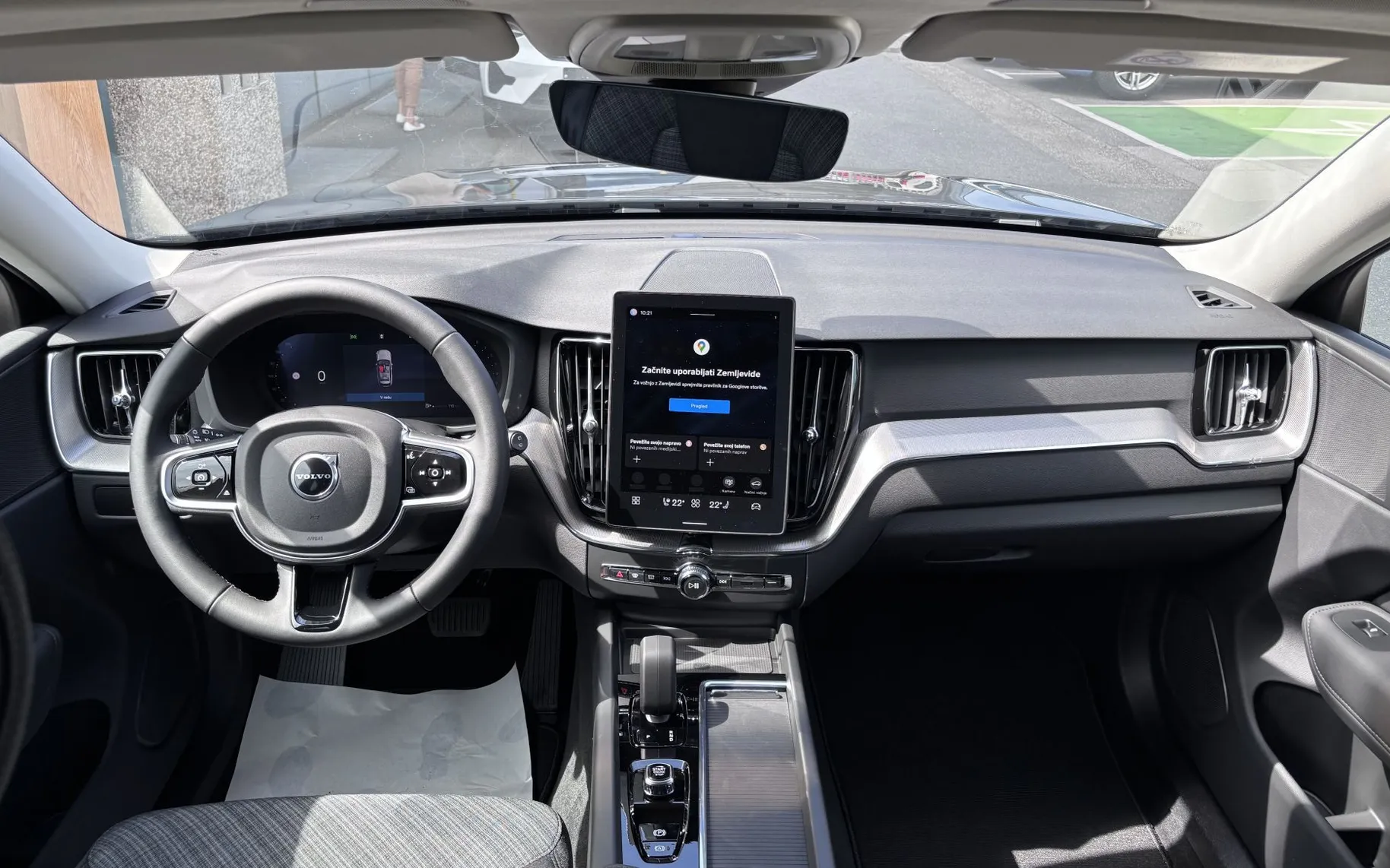 Zunanja slika - Volvo XC60 - B5P  Core AT AWD 3 leta garancije + 3 servisi - 9