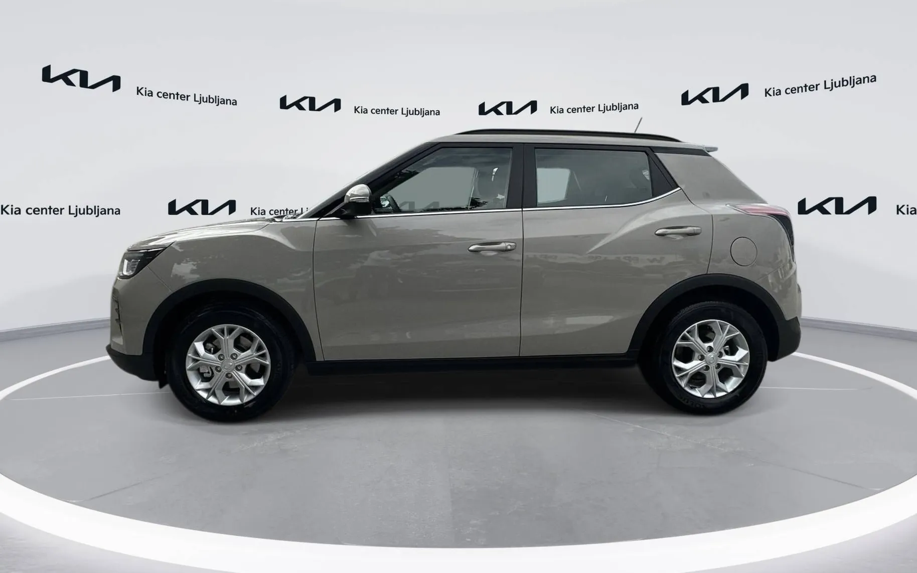 Notranja slika - SsangYong Tivoli - 1.5 T-GDi Fresh 2WD M T... - 8