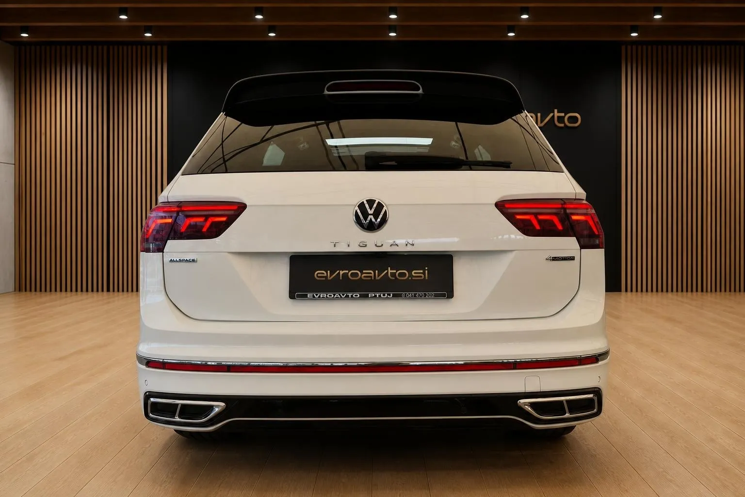 Notranja slika - Volkswagen Tiguan Allspace - 4motion 2.0 TDI R-Line DSG•SLO•Panorama•IQ.LIGHT - 7