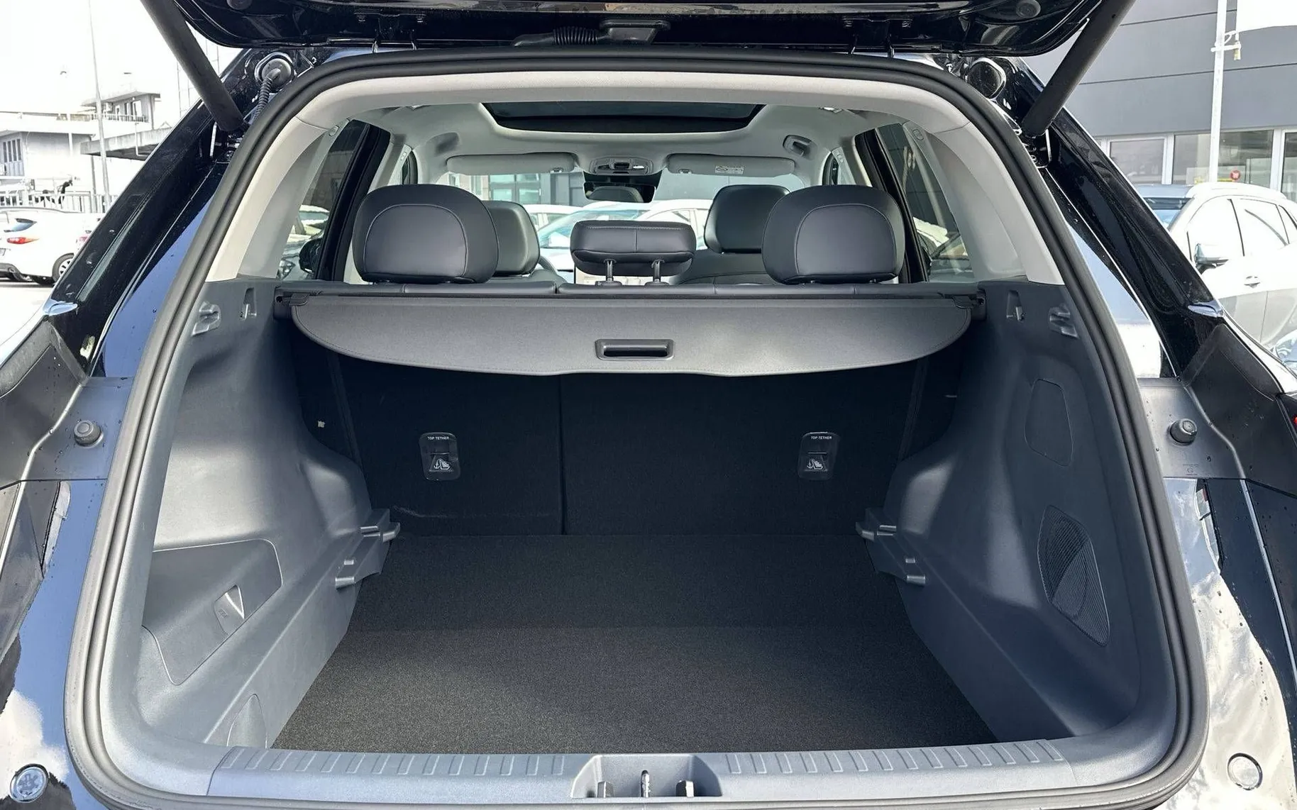 Notranja slika - Geely StarRay EM-i - Plug-In Hybrid 1.5 Max Avt... - 12