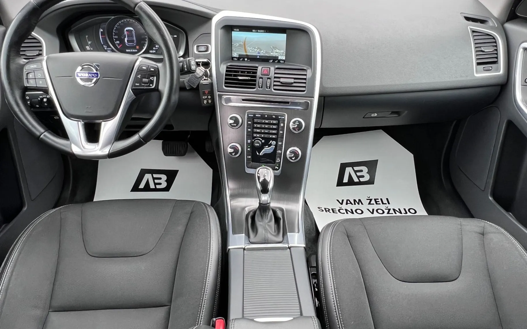 Notranja slika - Volvo XC60 - 2.4 AWD D4+XENON+NAVI+KLJUKA - 12