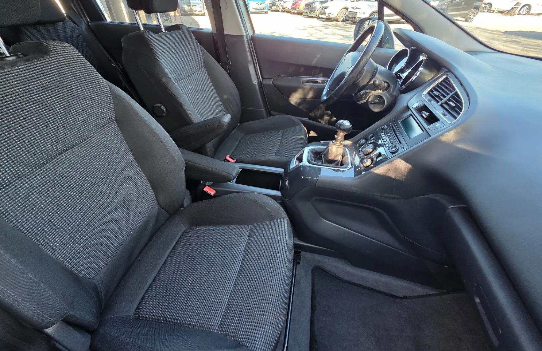 Zunanja slika - Peugeot 5008 - Premium 1.6 HDi FAP 7SEDEŽEV-KLIMA-ALU PLATIŠČA - 13