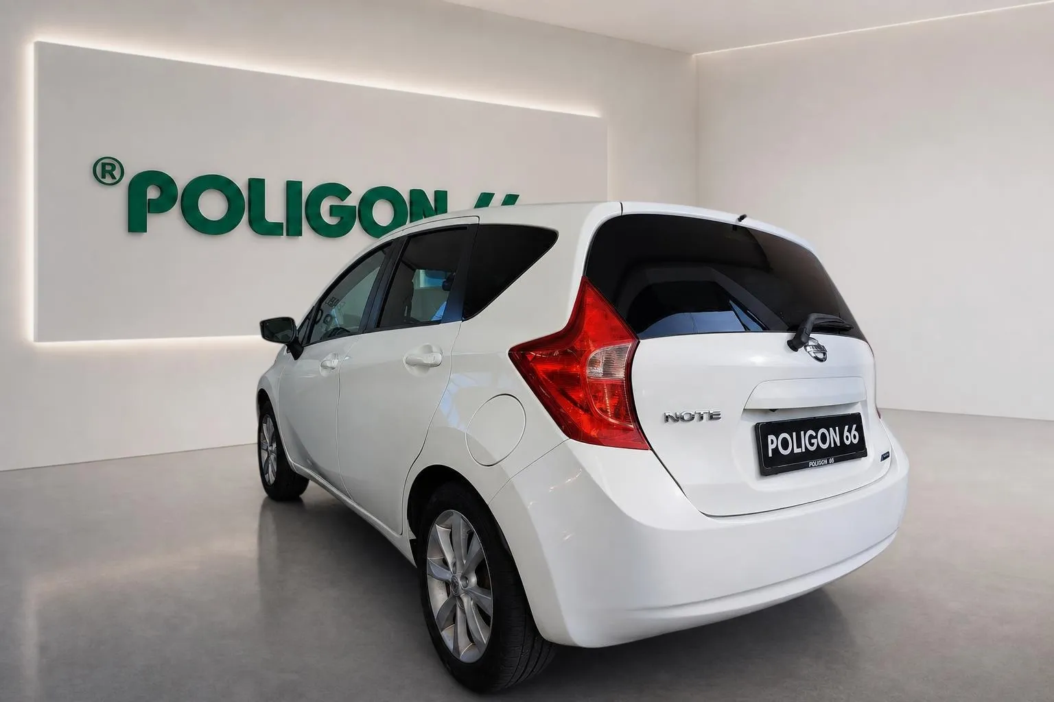 Notranja slika - Nissan Note - 1.2-SLOV.POREKLO-360 KAMERA-NAVI-GARANCIJA-M 2015 - 8