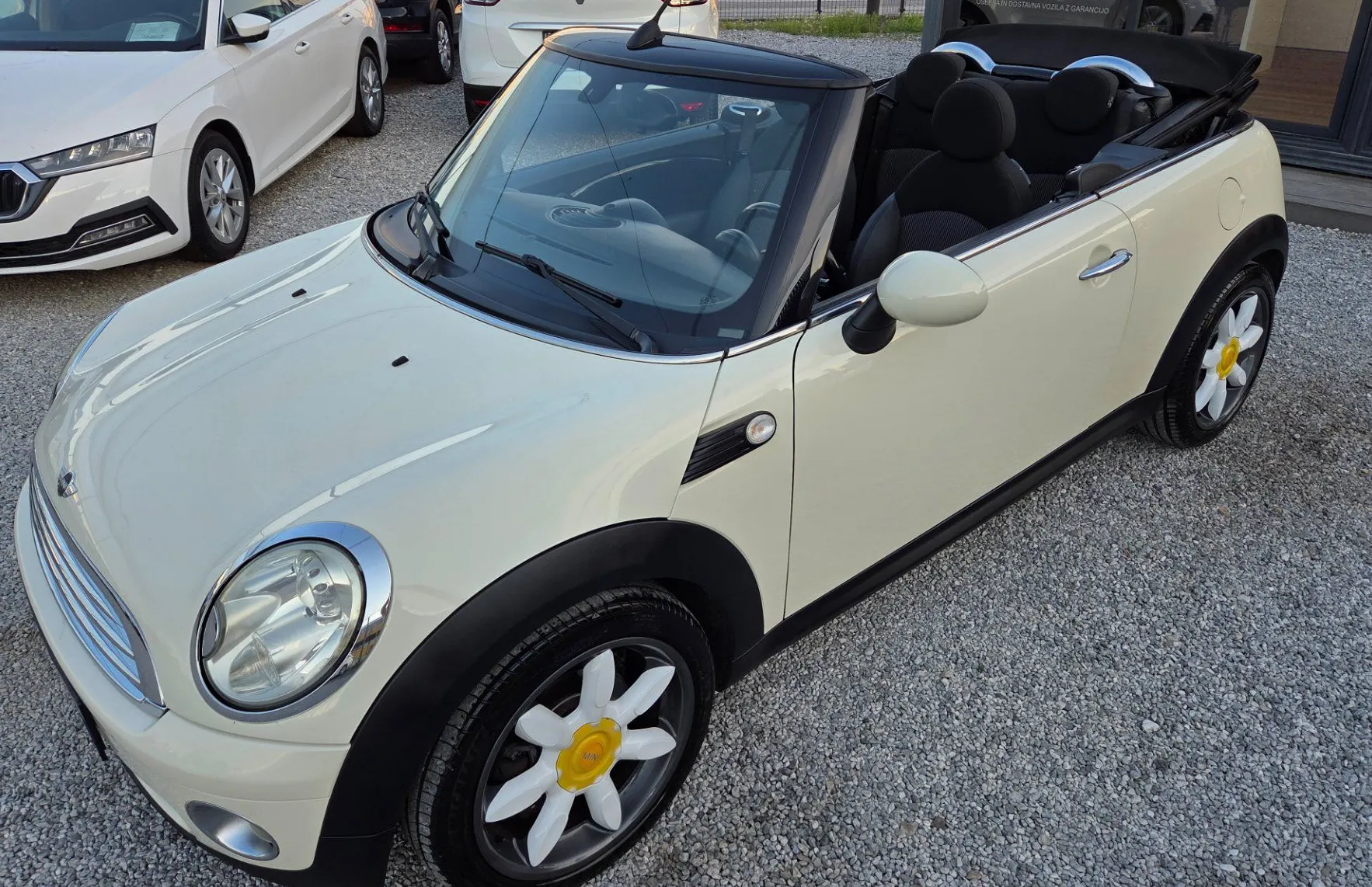 Zunanja slika - MINI Cabrio - One KLIMA-ALU17-BI XENON-USNJE-SERVISNA - 17