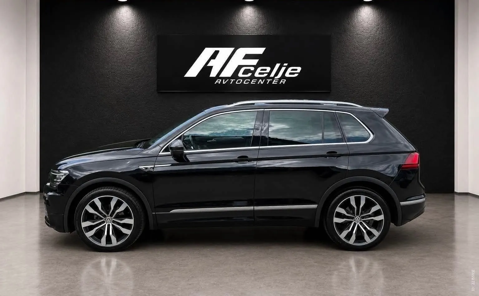 Notranja slika - Volkswagen Tiguan - 2.0 TDI-4X4-DSG-R LINE-VIRTUAL-LIZING ZA TUJCE- - 7