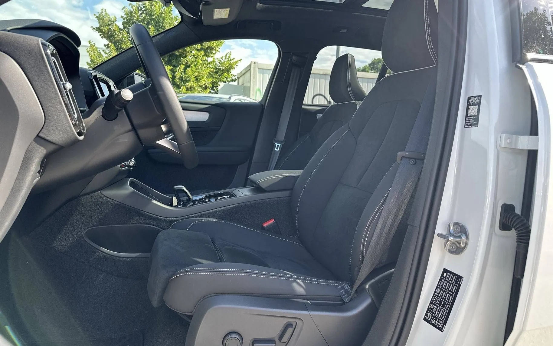 Notranja slika - Volvo XC40 - B4P Ultra Black Edition Avt. - 10
