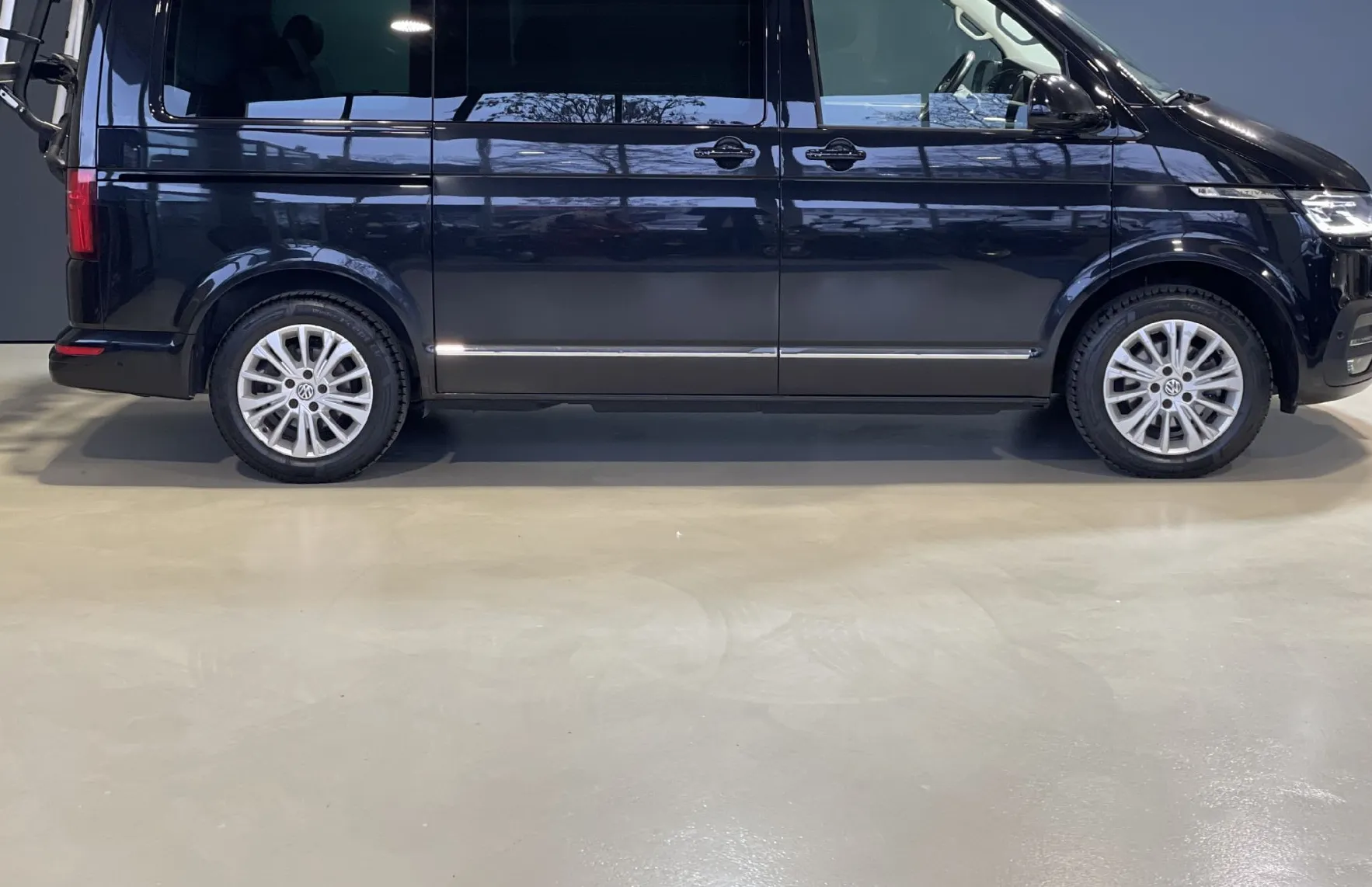Zunanja slika - VW Multivan - SLO-LED-ALCANTARA-KMAERA-RADAR-NAVI-DVOJNA VRATA - 5