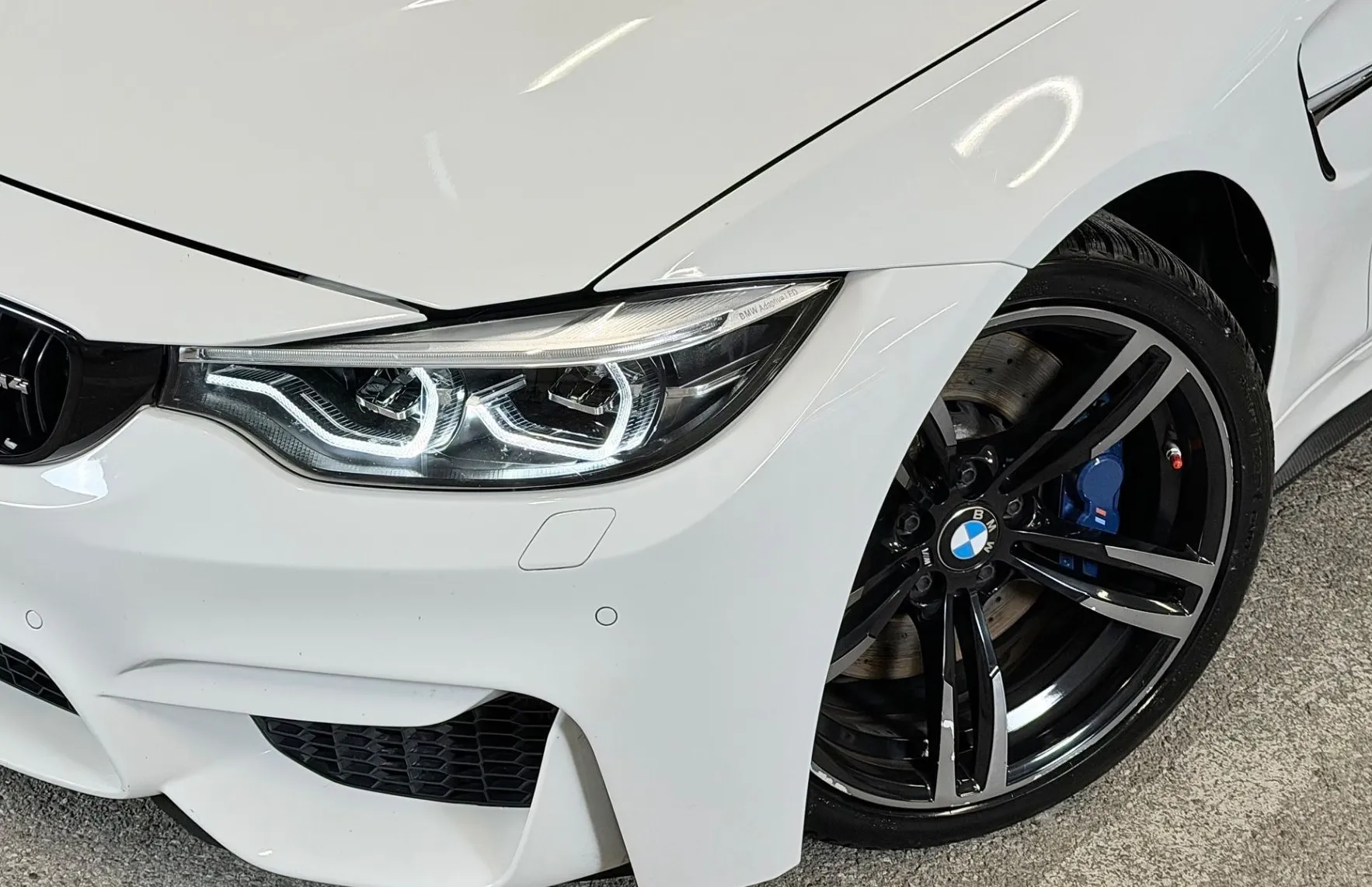 Zunanja slika - BMW M4 - Coupé - HARMAN - CARBON - KAMERA - HUD - PDC - 20