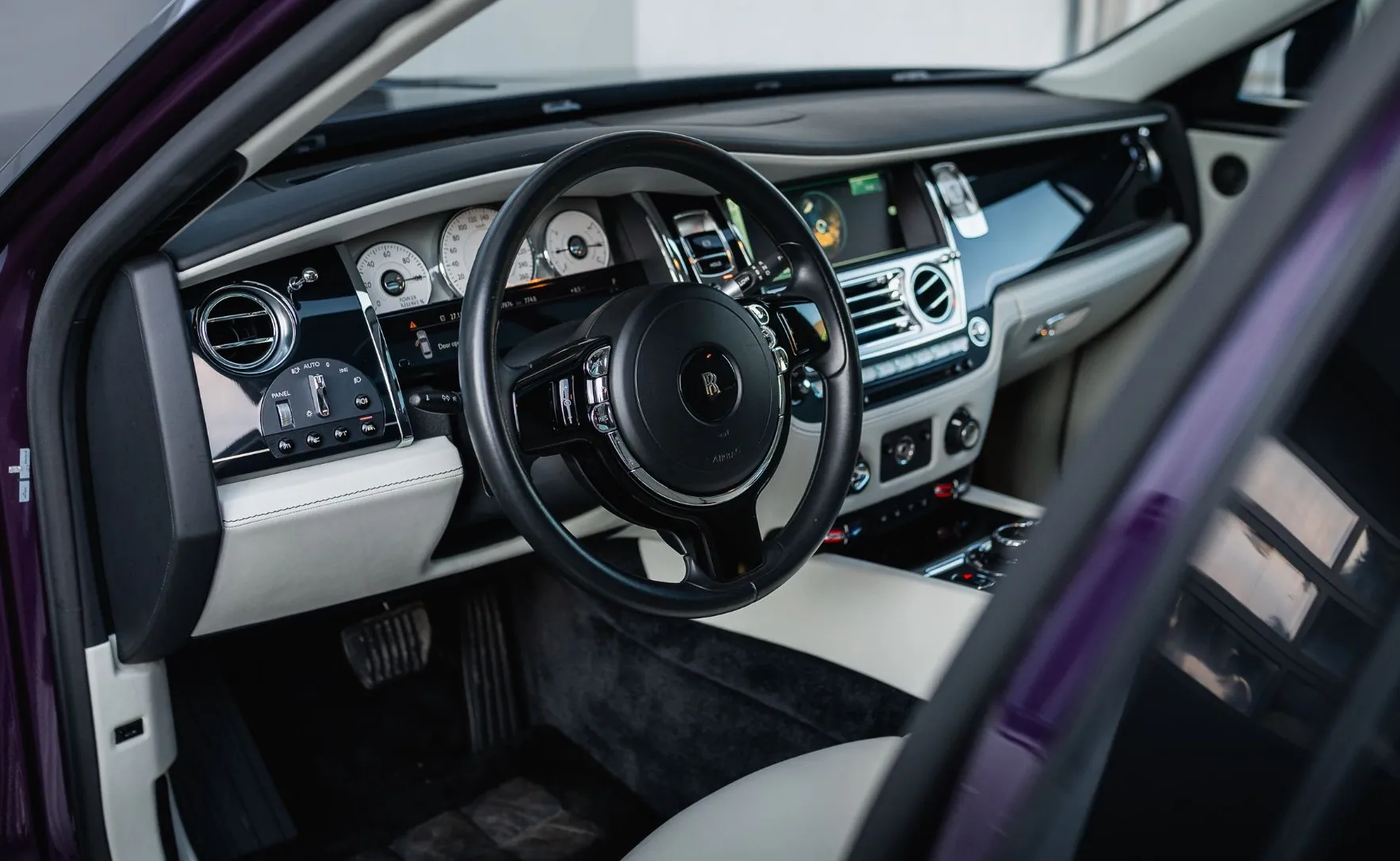 Zunanja slika - Rolls-Royce Ghost - VIJOLICE VIJOLICE VABLJENI NA OGLED - 11