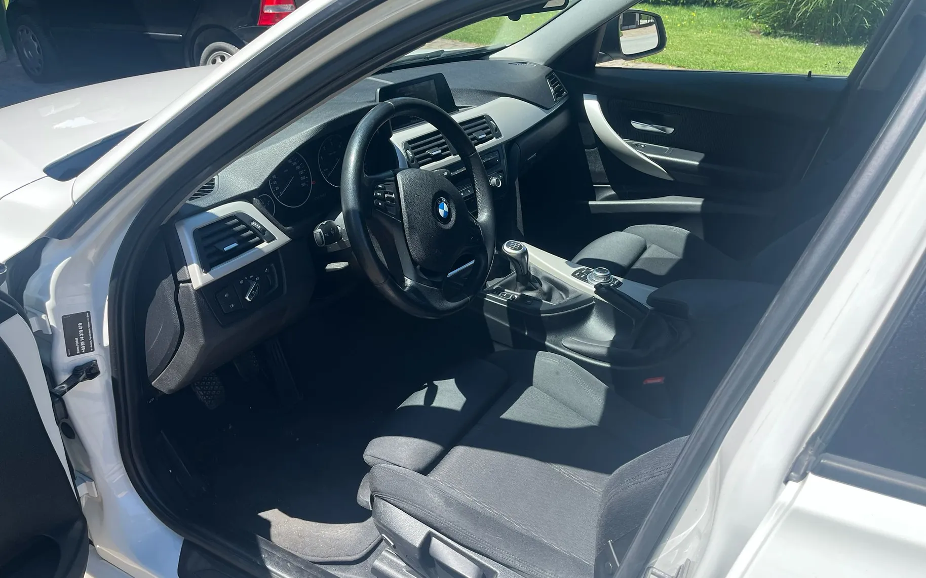 Notranja slika - BMW Serija 3 - 318/TOURING/dxDrive - 3