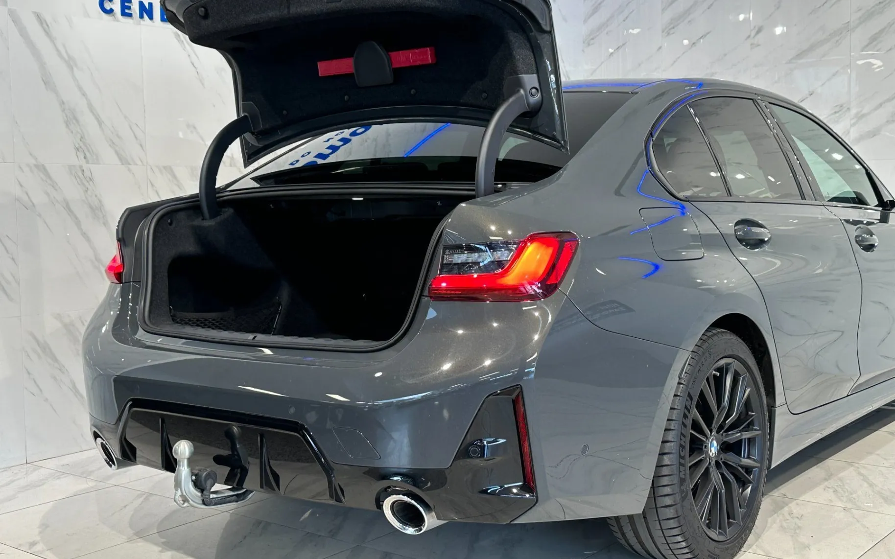 Notranja slika - BMW serija 3: - 20d|xDrive|M-Sport|Laser|360K|HUD|ACC|Kljuka|... - 7