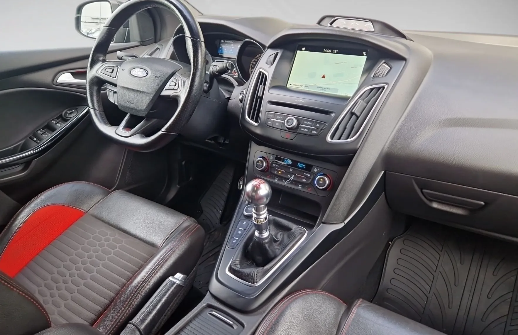 Zunanja slika - Ford Focus - Karavan ST 2.0 - 14