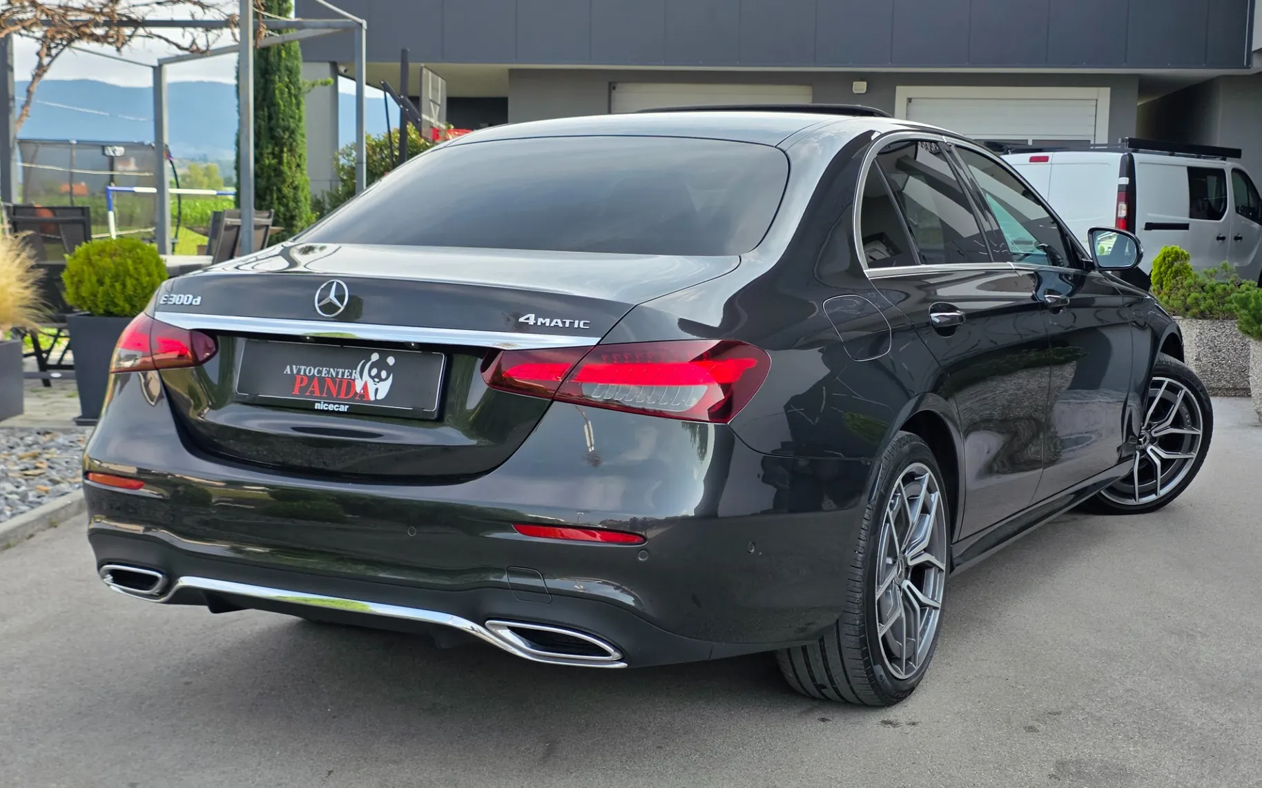 Zunanja slika - Mercedes-Benz E-Razred - E 300 d 4MATIC AMG Line Avt. - 4
