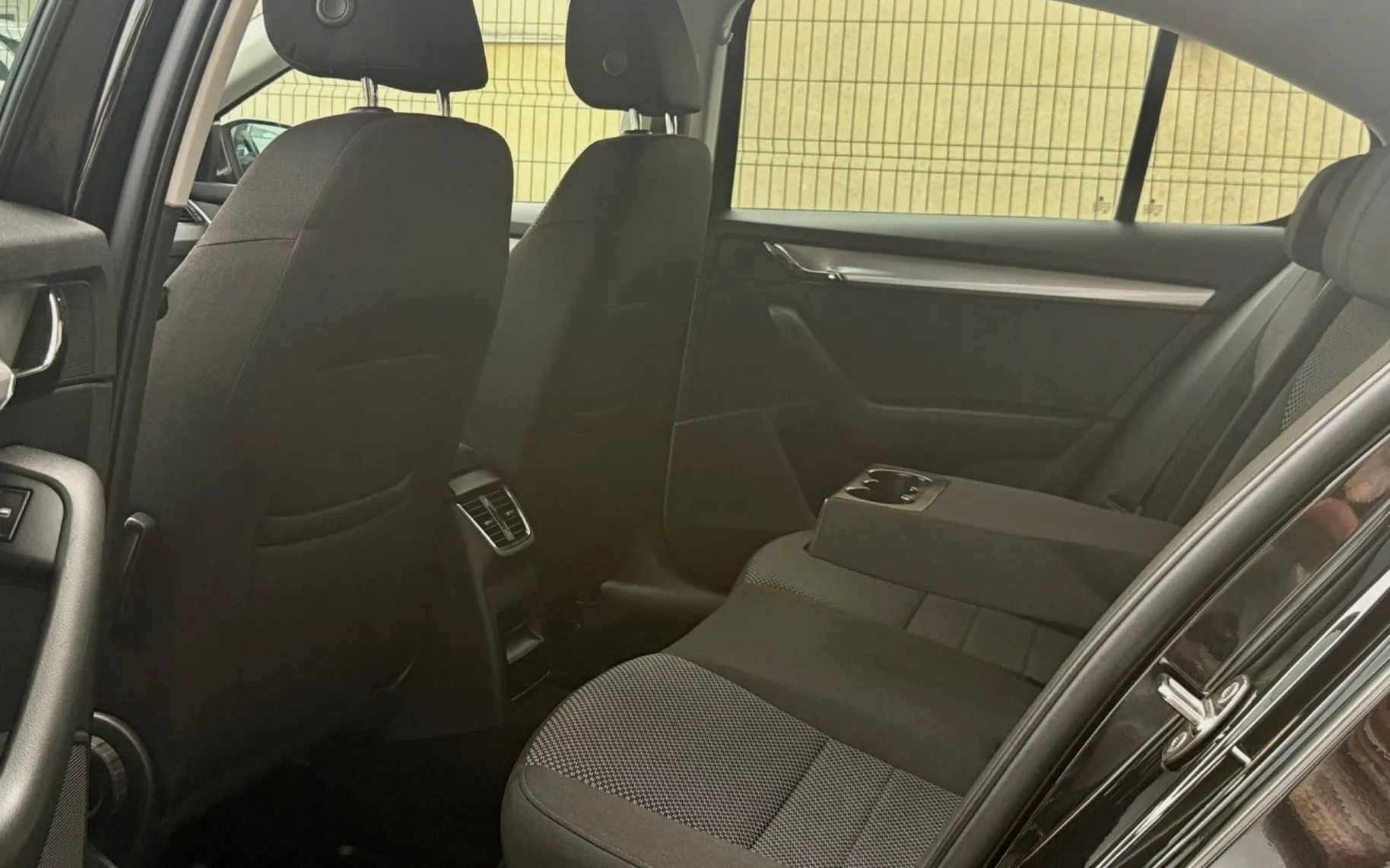 Notranja slika - Škoda Octavia - 1.6 TDI-LIMUZINA-LIZING ZA TUJCE-KLJUKA-ODLIČEN- - 10