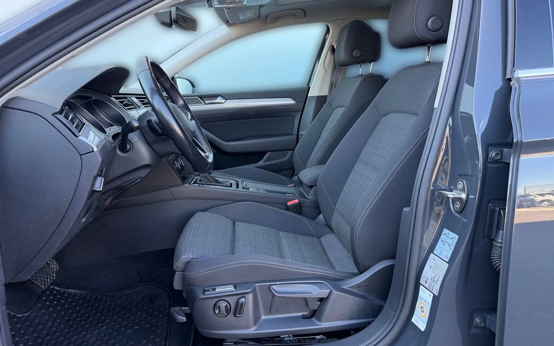 Notranja slika - Volkswagen Passat - 2.0 TDI BMT SCR Business avt.-Panorama-LED-Kamera - 7