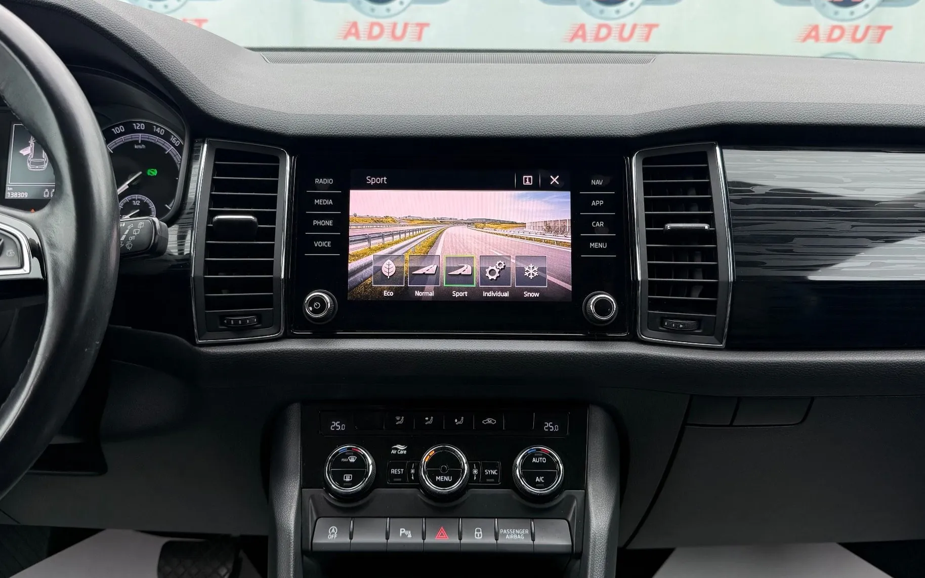 Zunanja slika - Škoda Kodiaq - 2.0TDI|140kW|4X4|DSG|AMBI|LED|1LASNIK|JAMSTVO... - 13