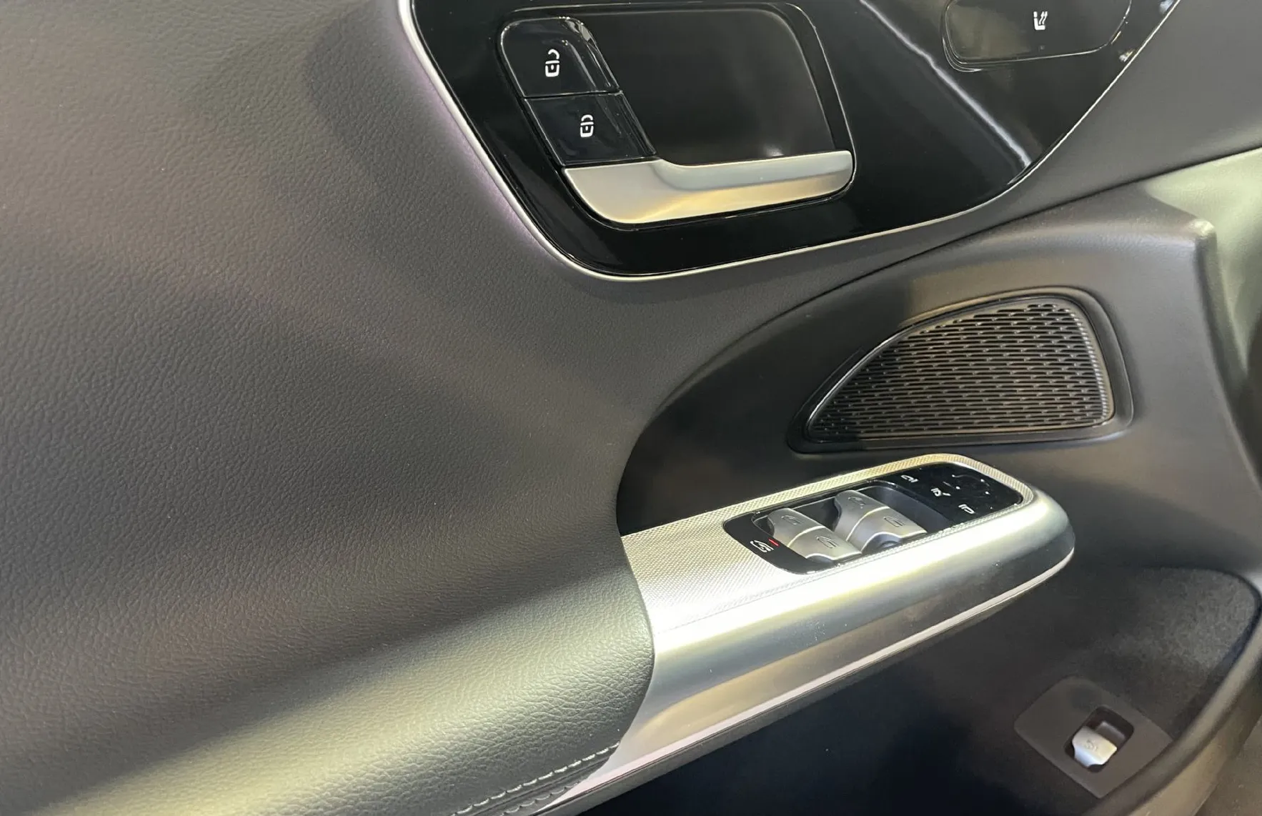 Zunanja slika - Mercedes-Benz E-Razred - ZRAČNO-KEYLESS-NAVI-KLJUKA-LED-RADAR-LANE-VIRTUAL - 17