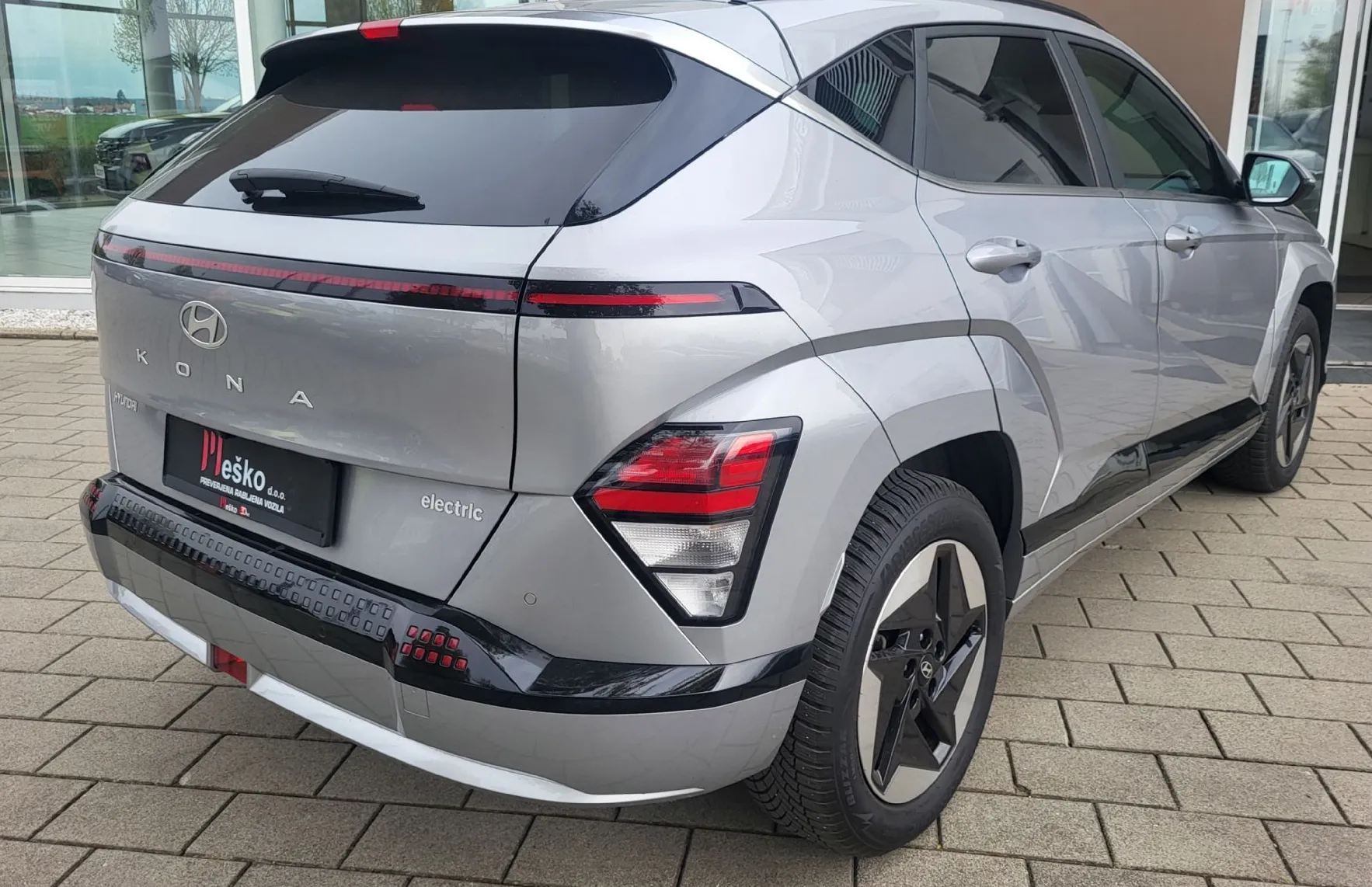 Zunanja slika - Hyundai Kona - EV 48.4 kWh Premium slo-1last-tov.garancija-navi - 4