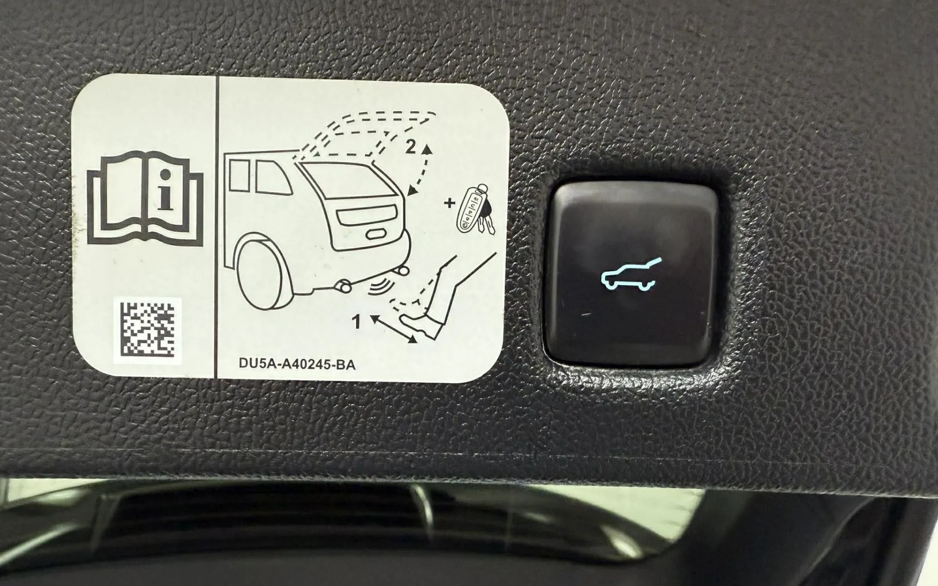 Notranja slika - Ford Kuga - 2.5 Duratec PHEV ST-Line X.NEMŠKI+4ALU.ACC.KAMERA - 10