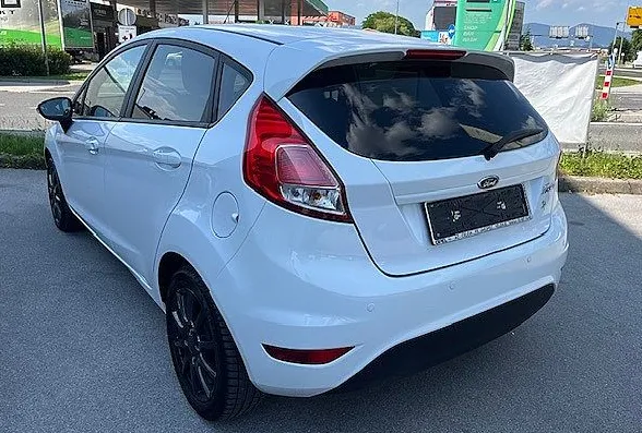 Zunanja slika - Ford Fiesta - 1.25l 60 kW  82 KM TREND - 4