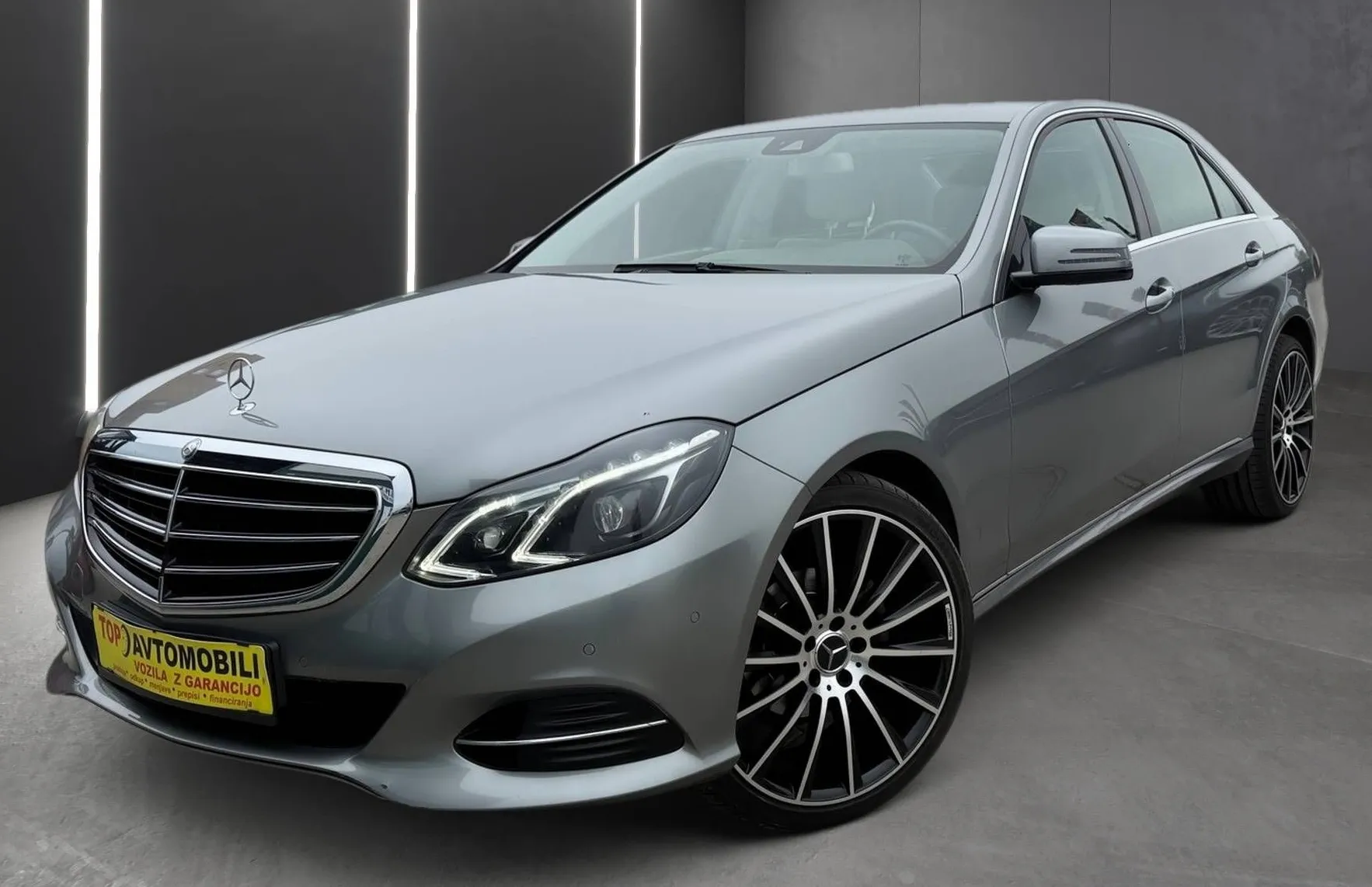 Zunanja slika - Mercedes-Benz E-Razred - E 220 CDI SLOVENSKI NAVIGACIJA TEMPOMAT PDC HI-FI - 1
