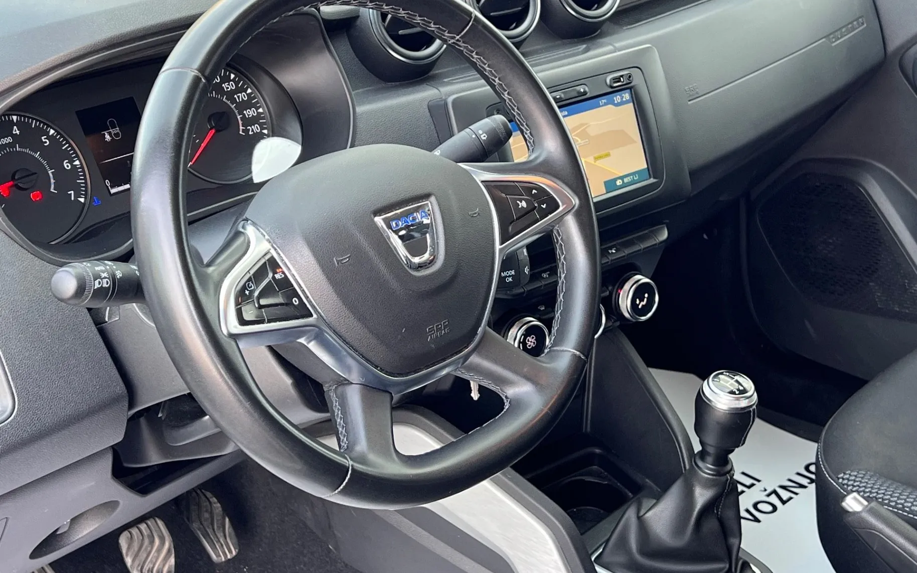 Notranja slika - Dacia Duster - 1.0 Tce 1.LASTNIK+SLO+NAVI+TEMP+KAMERA - 12