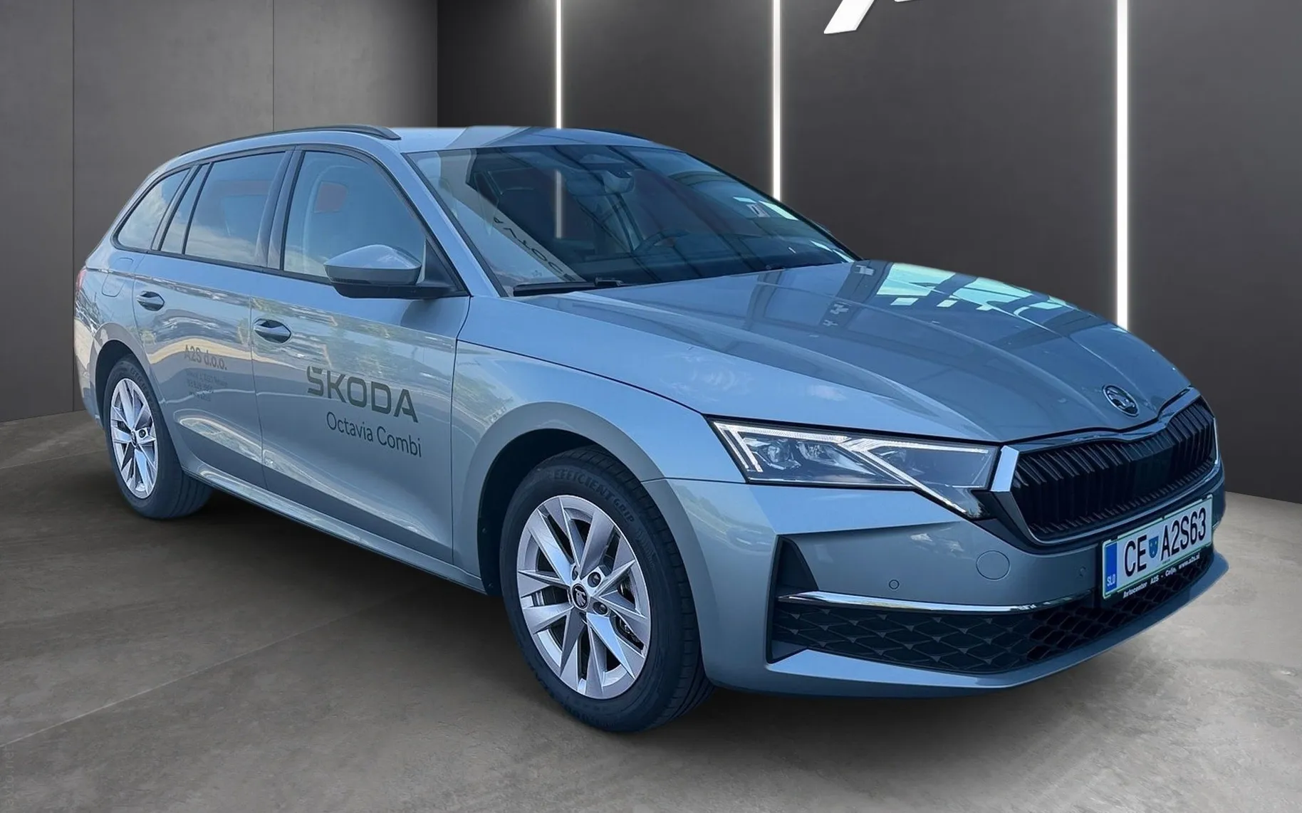Zunanja slika - Škoda Octavia - Combi 2.0 TDI Family DSG - 2