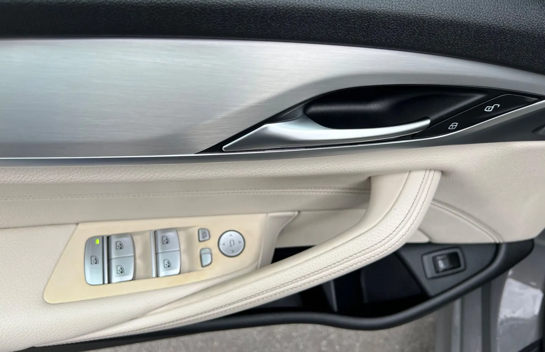 Zunanja slika - BMW Serija 5 - Touring: 530d M Sport Pano Vl. kljuka Laser - 16