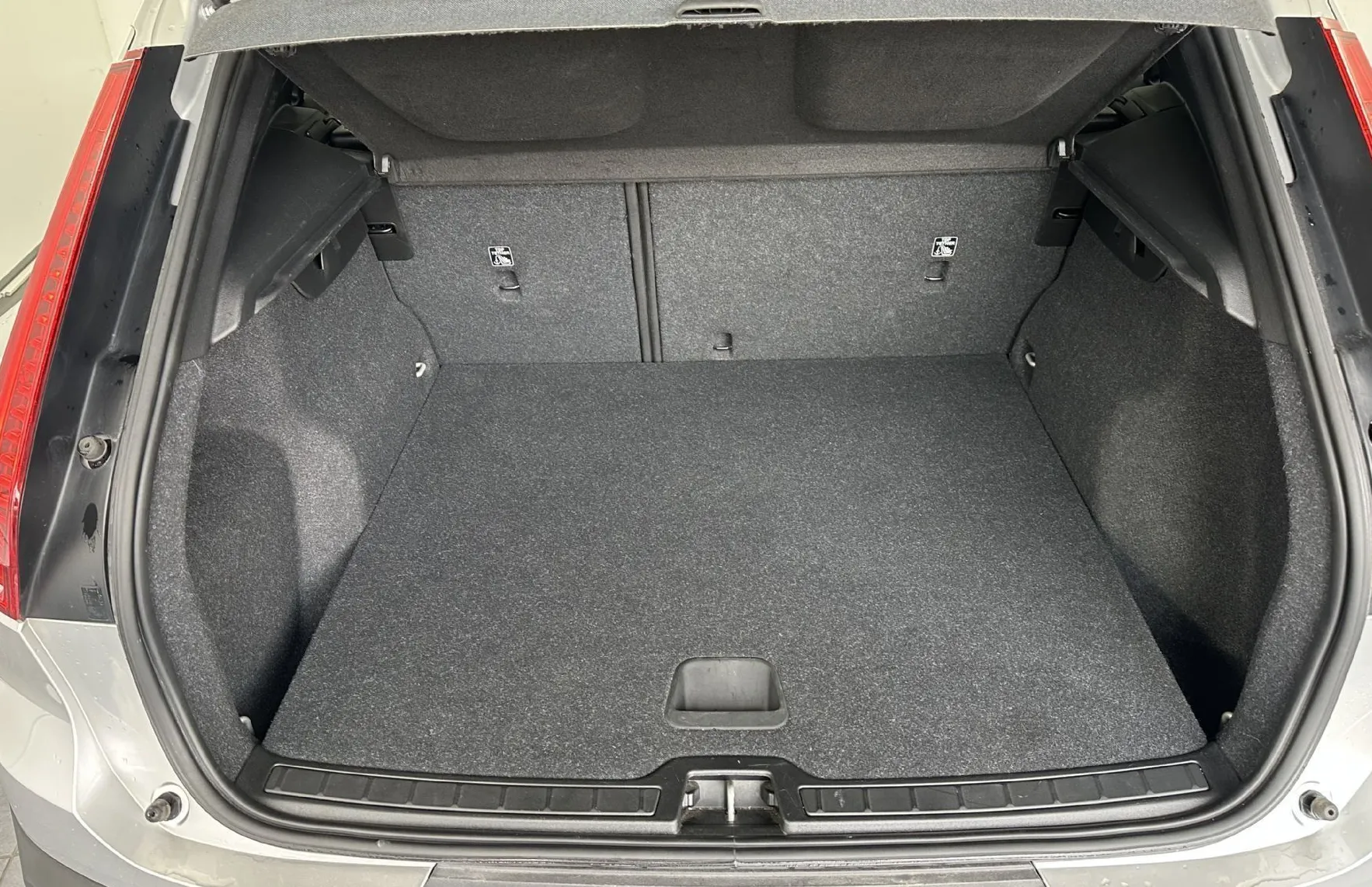 Zunanja slika - Volvo XC40 - D3 AWD Momentum Avt. KAMERA.NAVI.ALU.4X4.TOP - 5