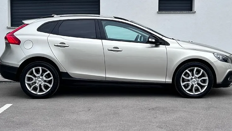 Zunanja slika - Volvo V40 Cross Country - 2.0TD+NAV+VIRTUAL+PDC+ALU - 4