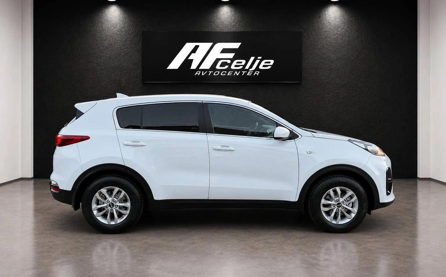 Zunanja slika - KIA Sportage - 1.6 CRDI-LED-LIZING ZA TUJCE-TEMPOMAT-KAMERA - 4